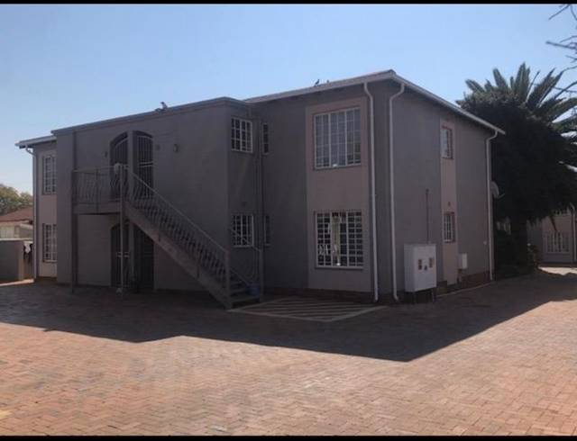 2 BEDROOM APARTMENT FOR SALE IN LAMBTON